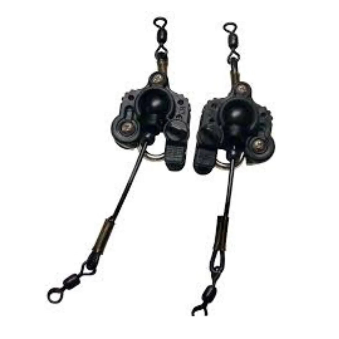 R2 Outrigger Clip Pair